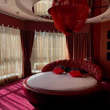 Hotel Aqvium Dnipro Esterno foto