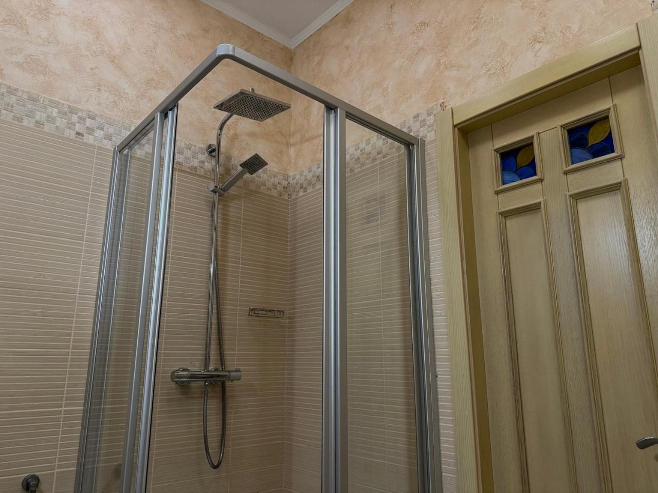 Hotel Aqvium Dnipro Esterno foto