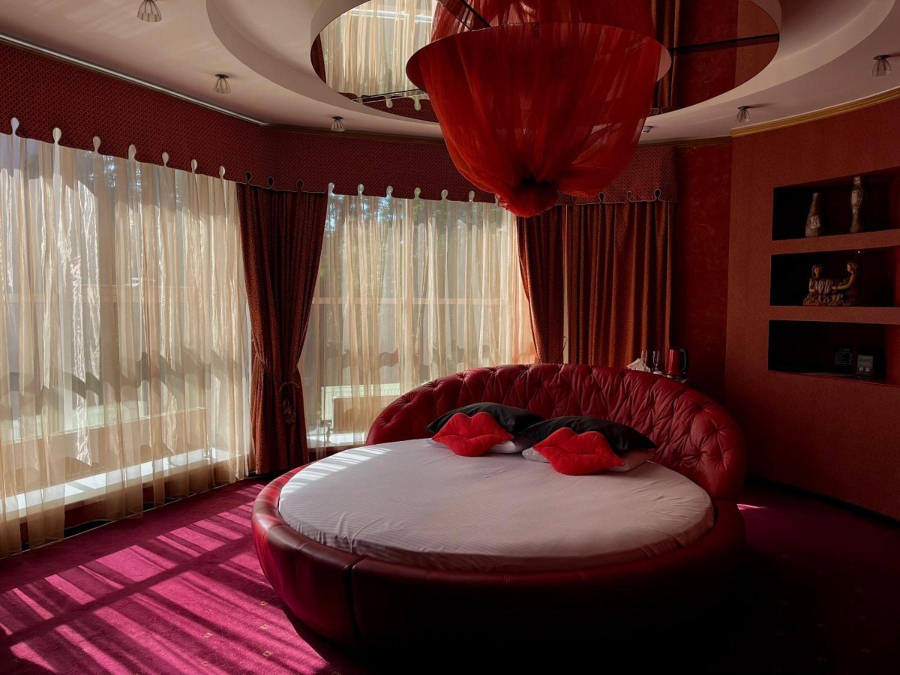 Hotel Aqvium Dnipro Esterno foto