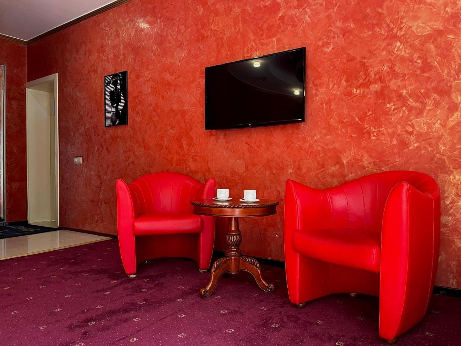 Hotel Aqvium Dnipro Esterno foto