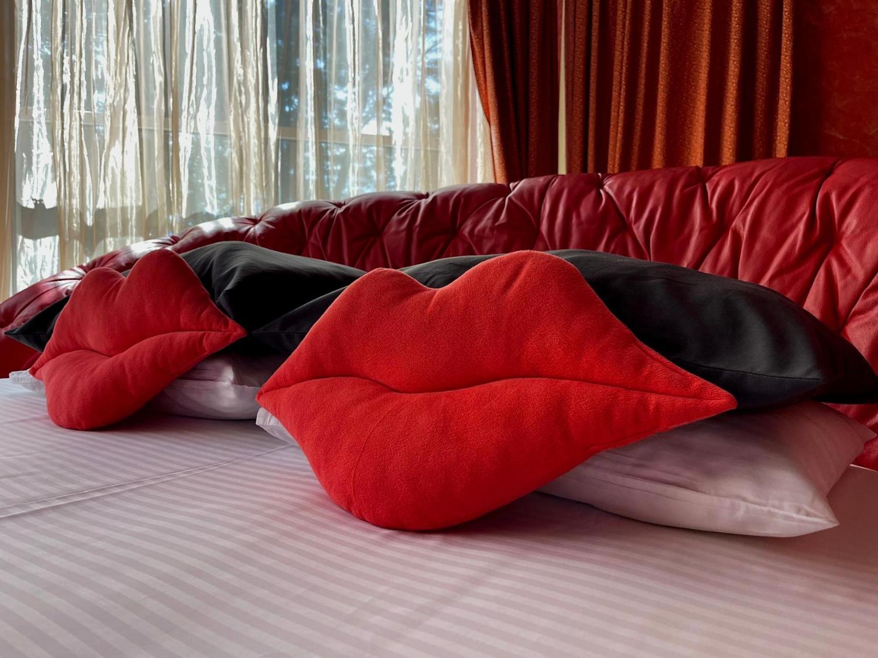 Hotel Aqvium Dnipro Esterno foto
