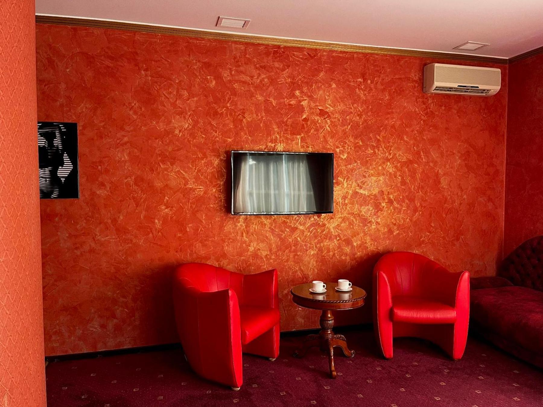Hotel Aqvium Dnipro Esterno foto