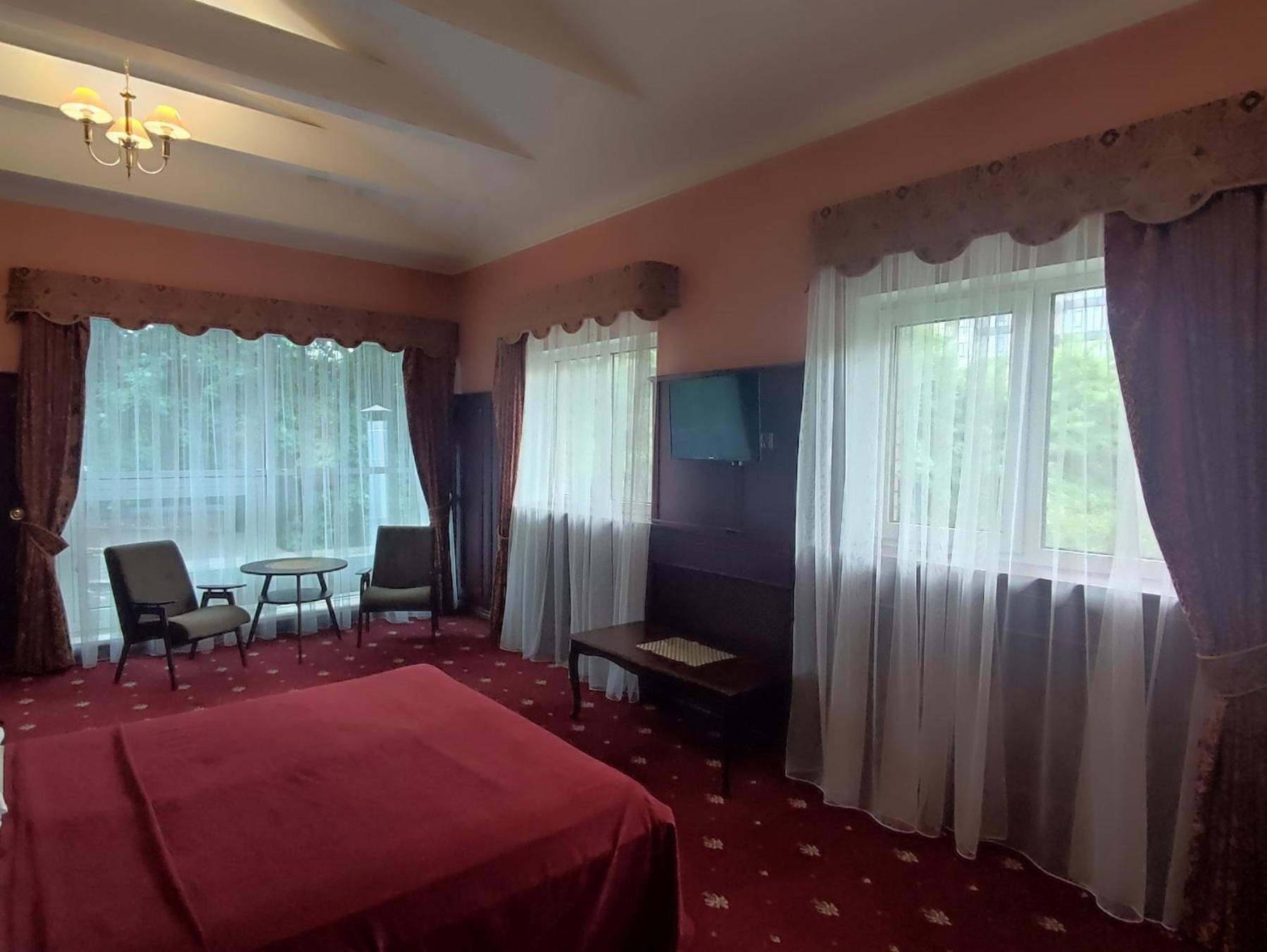 Hotel Aqvium Dnipro Esterno foto