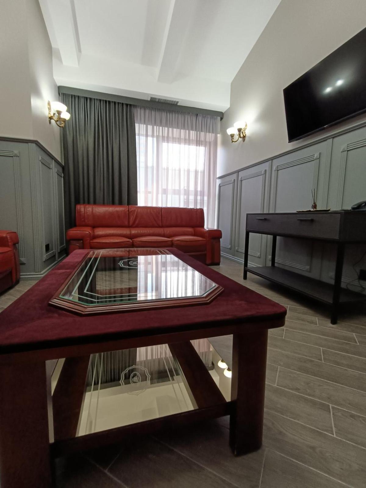 Hotel Aqvium Dnipro Esterno foto