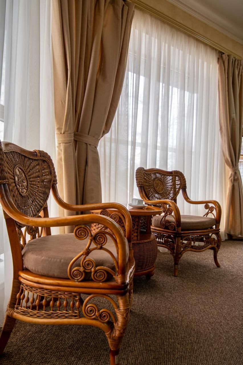 Hotel Aqvium Dnipro Esterno foto