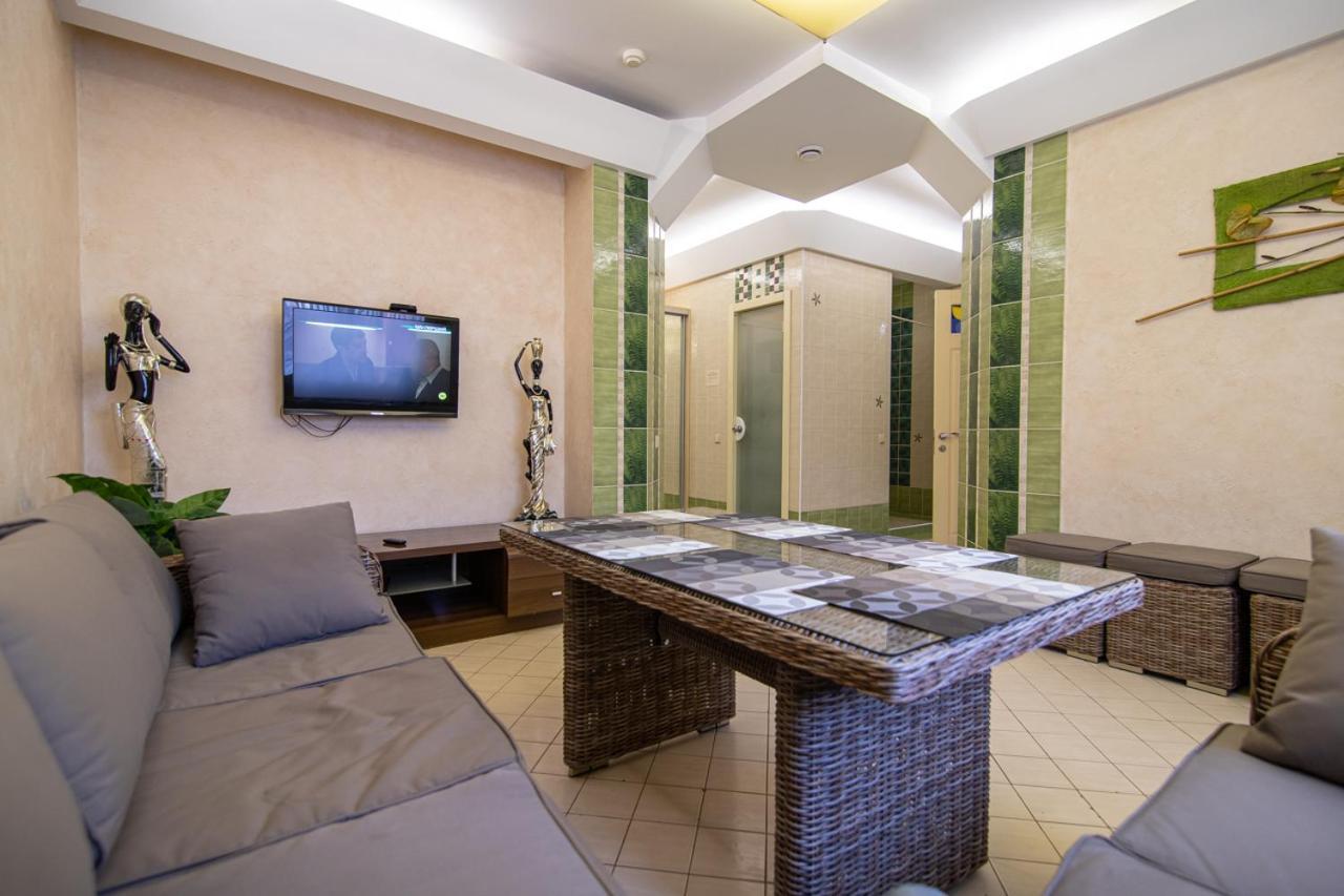 Hotel Aqvium Dnipro Esterno foto